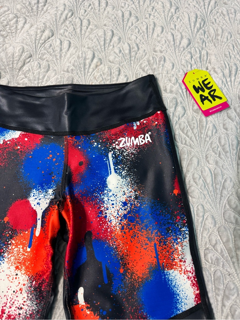 Zumba Fitness Must Move Ankle Leggings Black, Red, Blue & White Spray Print XL - Picture 5 of 10